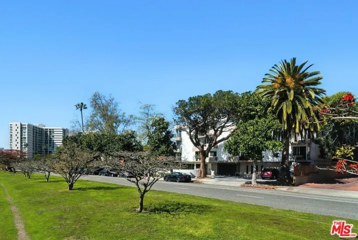 305 San Vicente Boulevard 104, Santa Monica, California 90402