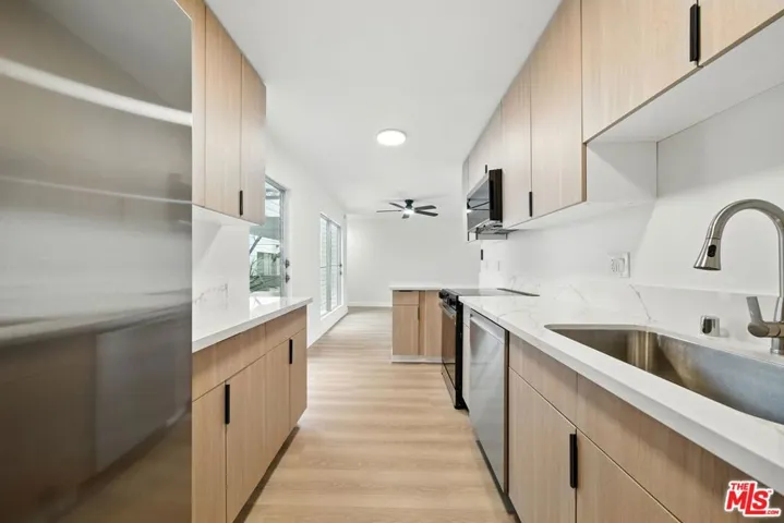 305 San Vicente Boulevard 104, Santa Monica, California 90402