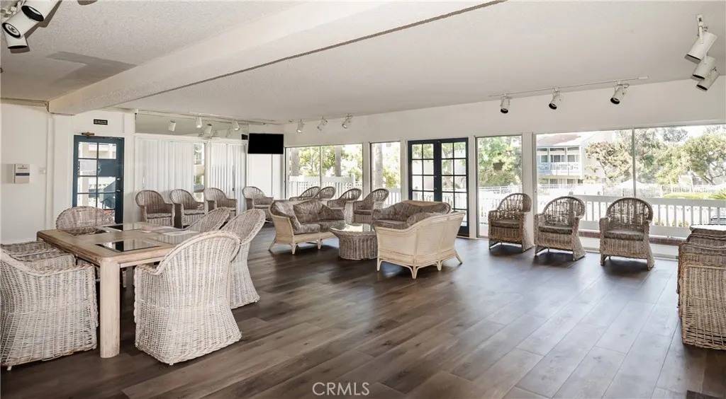603 S Prospect Avenue 305, Redondo Beach, California 90277 home-pic-22