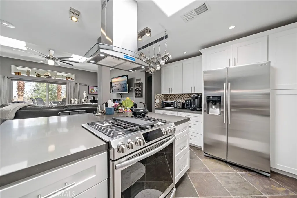 39004 Knoll View Circle, Cathedral City, California 92234 home-pic-10