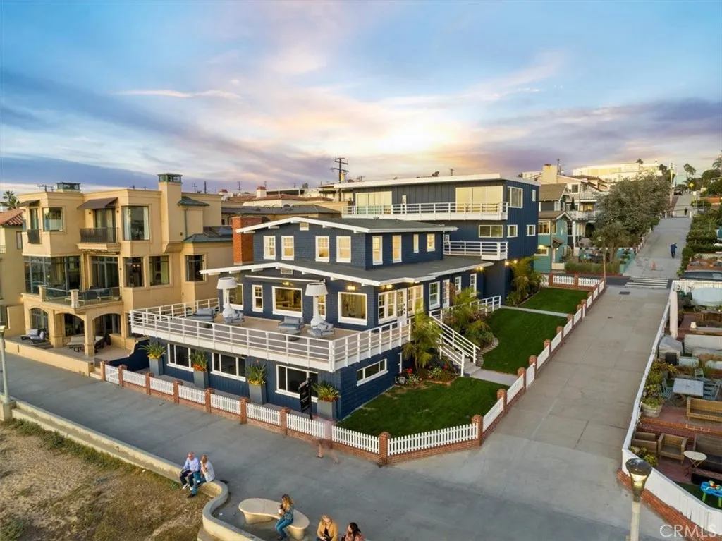 1000 The Strand, Manhattan Beach, California 90266, 4 Bedrooms Bedrooms, ,3 BathroomsBathrooms,Residential Lease,For Rent,The Strand,SB25155779
