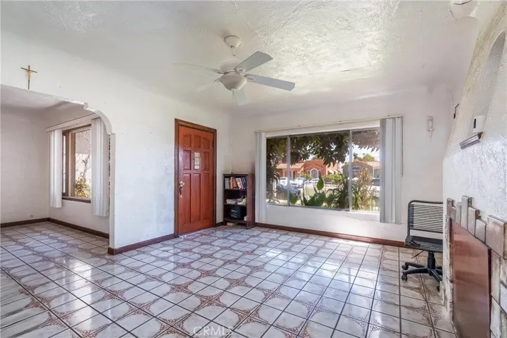 2439 California Street, Walnut Park, California 90255