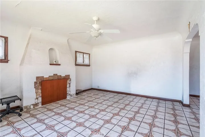2439 California Street, Walnut Park, California 90255
