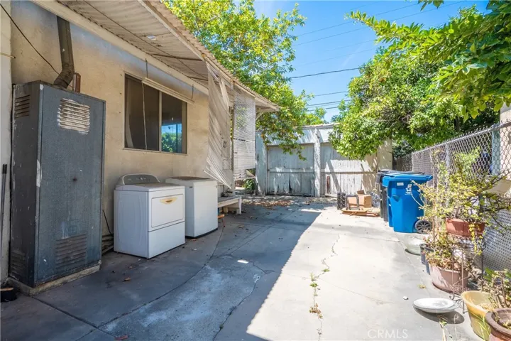 2439 California Street, Walnut Park, California 90255