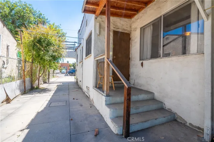 2439 California Street, Walnut Park, California 90255