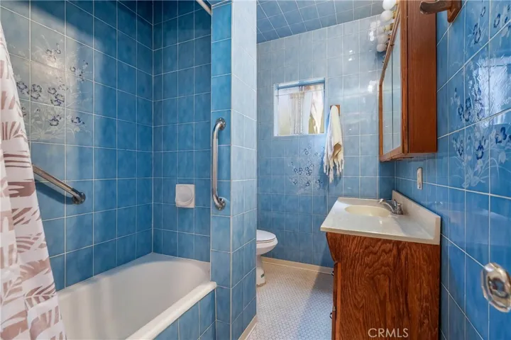 2439 California Street, Walnut Park, California 90255