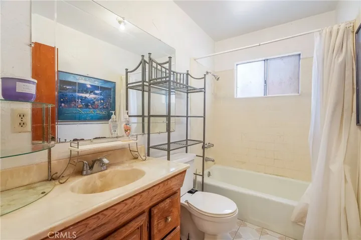 2439 California Street, Walnut Park, California 90255