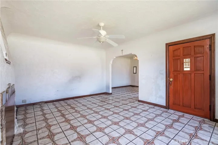 2439 California Street, Walnut Park, California 90255