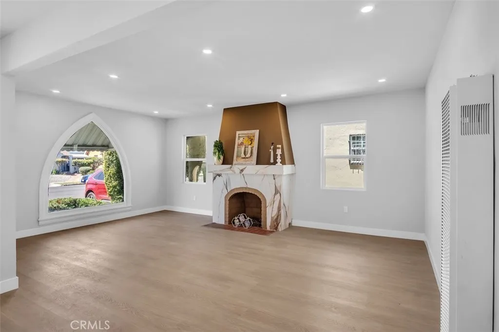 2049 W 71st Street, Los Angeles, California 90047 home-pic-11