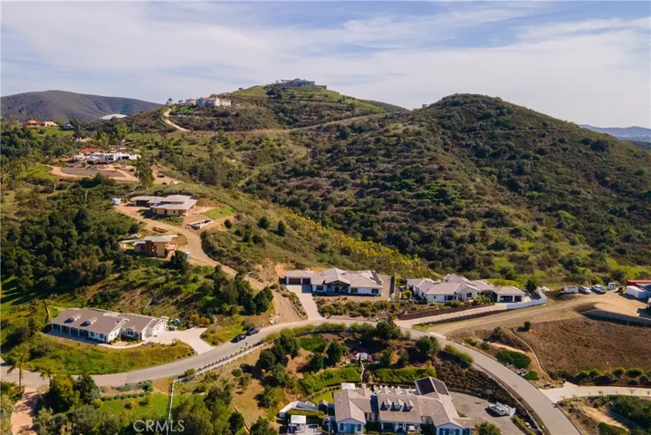 3325 Sagewood Hills Road, Vista, California 92084