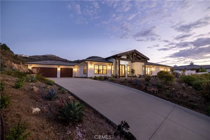 3325 Sagewood Hills Road, Vista, California 92084