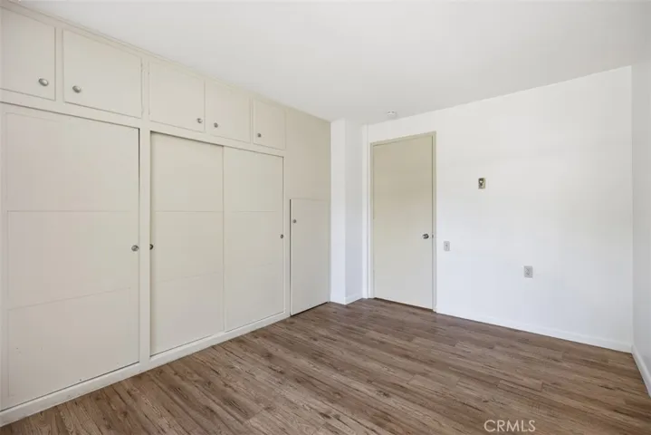 Guest bedroom with laminate flooring