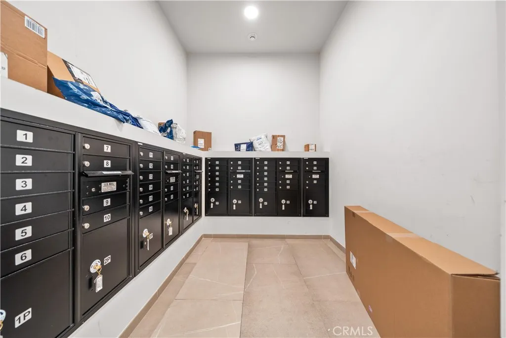 709 E Walnut Street 227, Pasadena, California 91101 home-pic-36