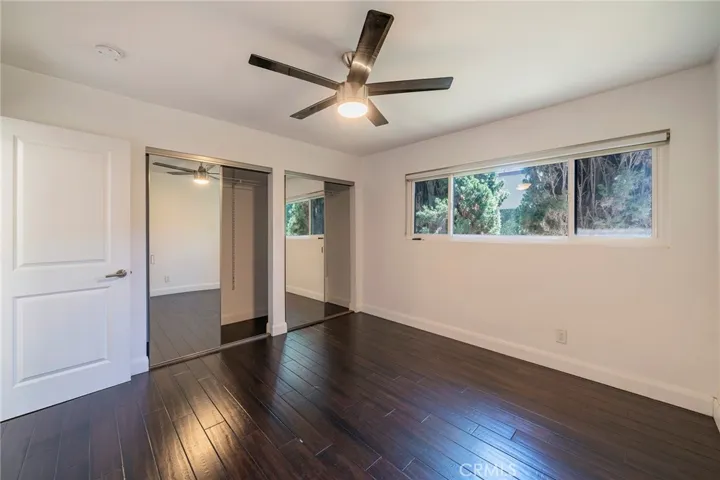 One bedroom with mirrored closet