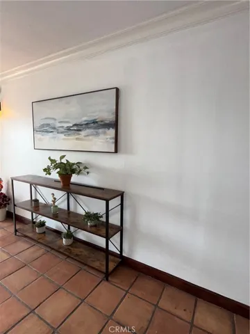 9031 Phyllis Avenue 6, West Hollywood, California 90069