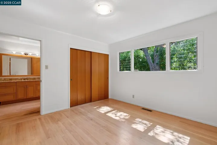 Middle Bedroom