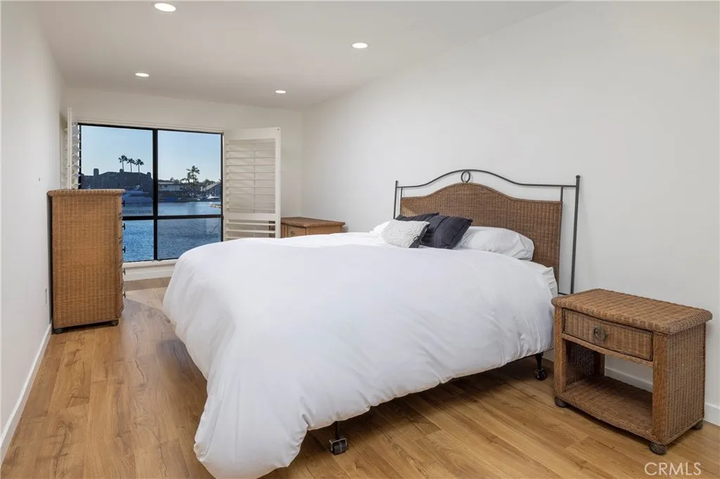 3871 Mistral Drive, Huntington Beach, California 92649 home-pic-17