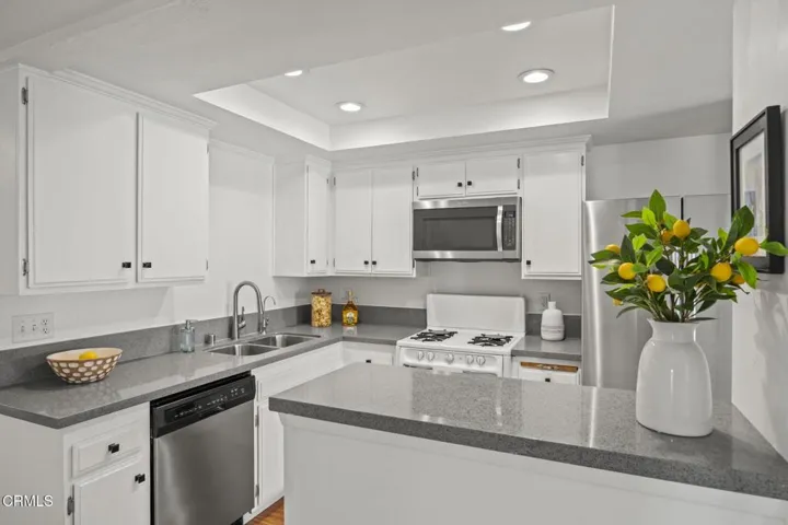 13-web-or-mls-UpmarketMedia_1424Z-24