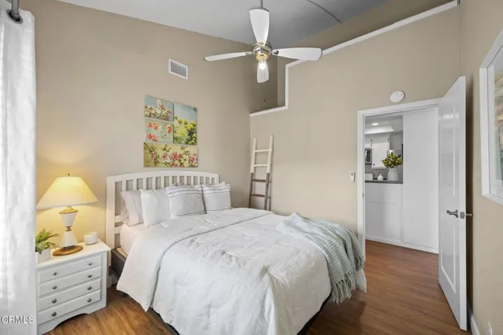 16-web-or-mls-UpmarketMedia_1424Z-33