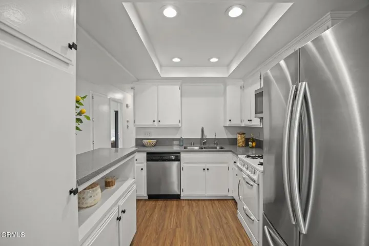 14-web-or-mls-UpmarketMedia_1424Z-27
