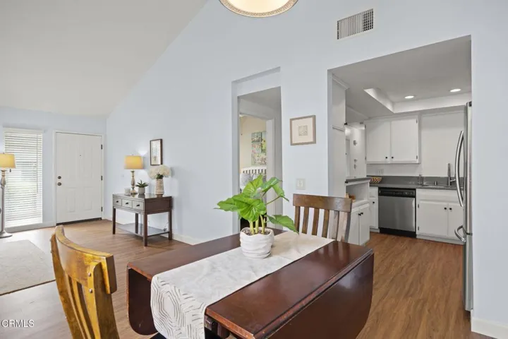 11-web-or-mls-UpmarketMedia_1424Z-18