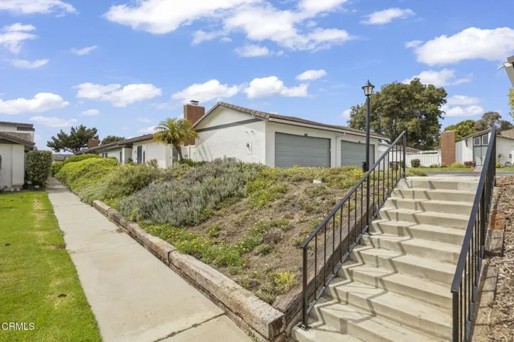 1-web-or-mls-UpmarketMedia_1424Z-110