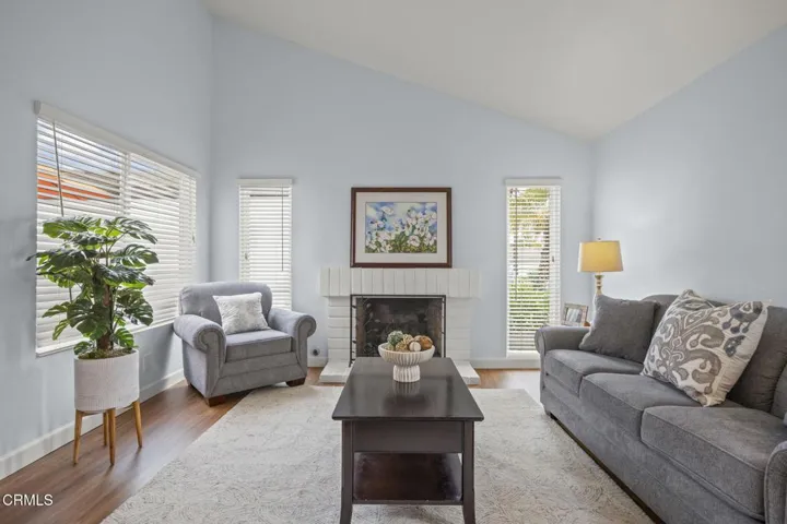 7-web-or-mls-UpmarketMedia_1424Z-6