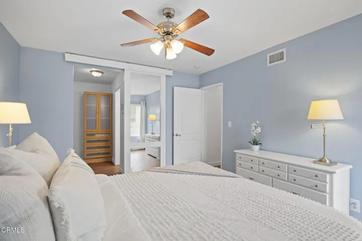23-web-or-mls-UpmarketMedia_1424Z-54