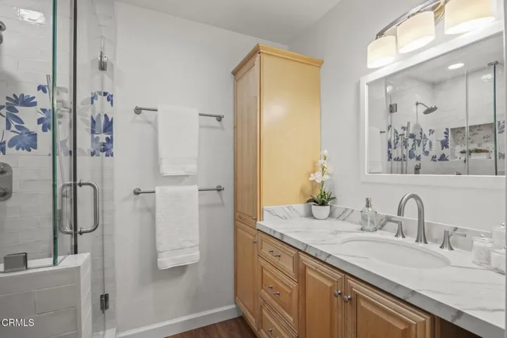 25-web-or-mls-UpmarketMedia_1424Z-60