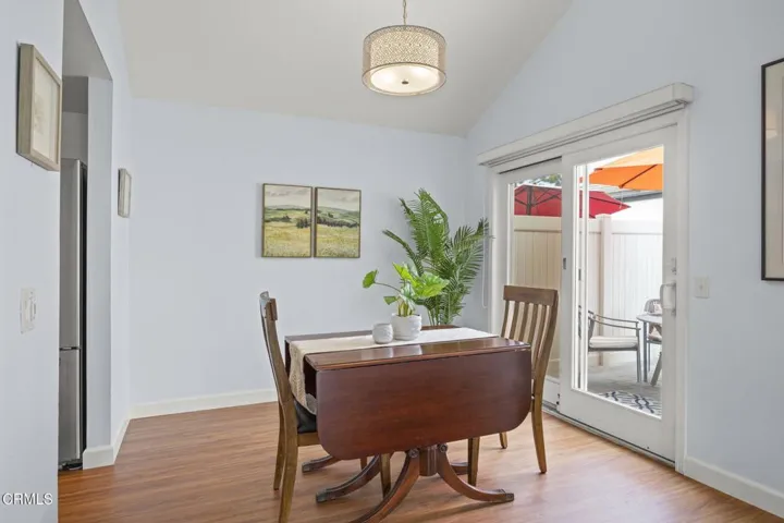 27-web-or-mls-UpmarketMedia_1424Z-66