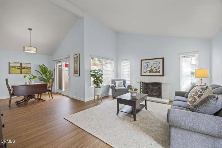 6-web-or-mls-UpmarketMedia_1424Z-3