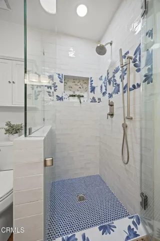 26-web-or-mls-UpmarketMedia_1424Z-63