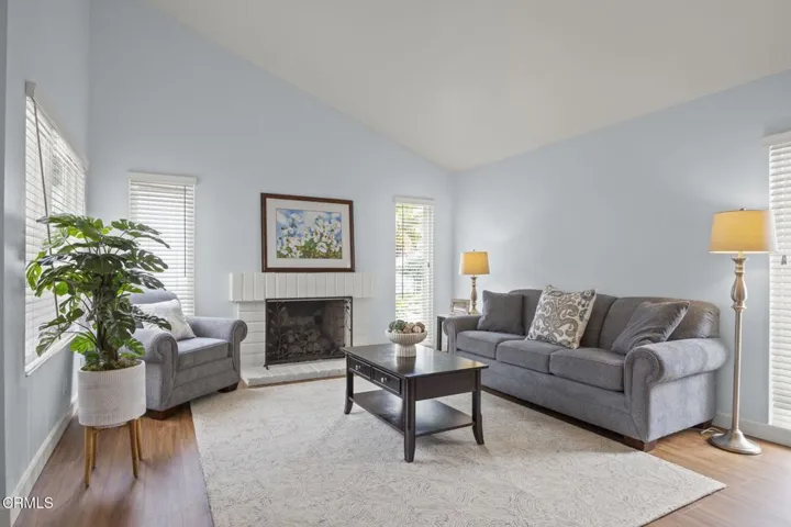 8-web-or-mls-UpmarketMedia_1424Z-9