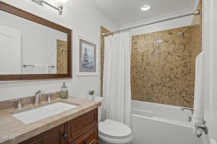 19-web-or-mls-UpmarketMedia_1424Z-42