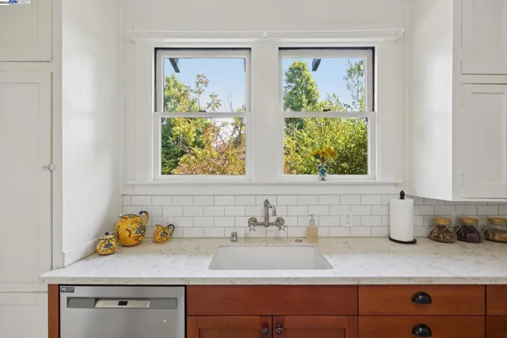 1300 Regent St, Alameda, California 94501
