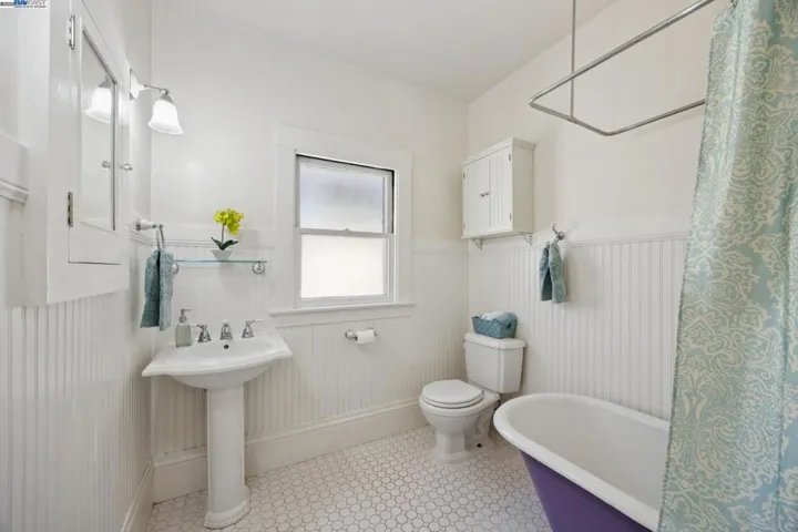1300 Regent St, Alameda, California 94501