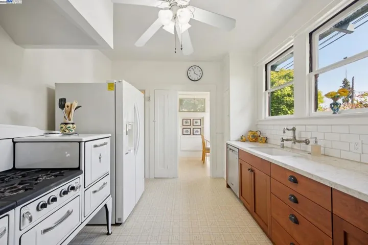 1300 Regent St, Alameda, California 94501