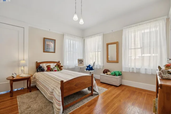 1300 Regent St, Alameda, California 94501