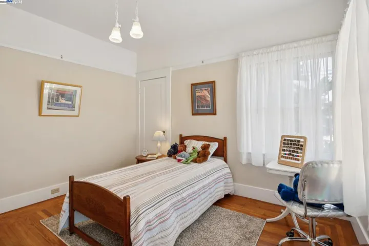 1300 Regent St, Alameda, California 94501