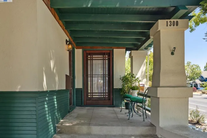 1300 Regent St, Alameda, California 94501
