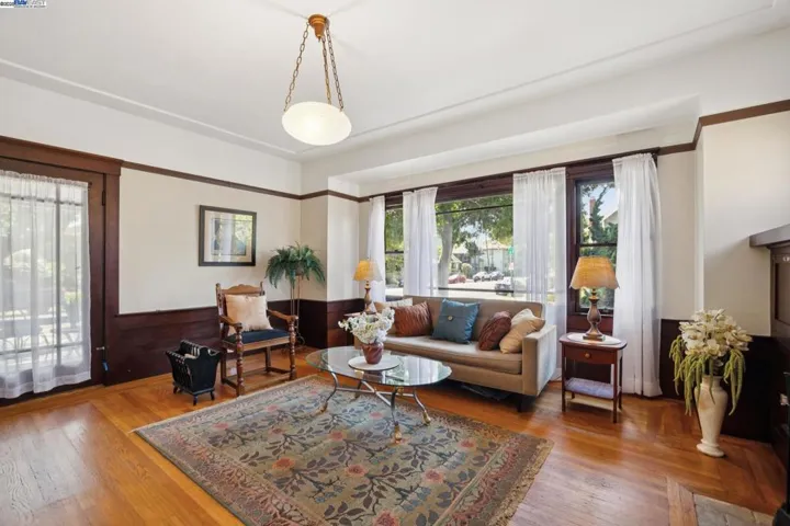 1300 Regent St, Alameda, California 94501
