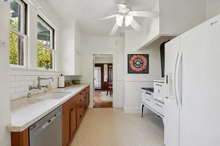 1300 Regent St, Alameda, California 94501