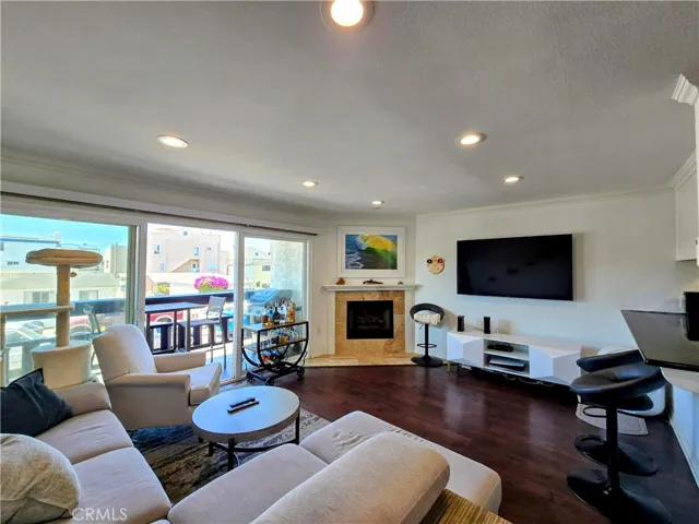 320 Hermosa Avenue 105, Hermosa Beach, California 90254