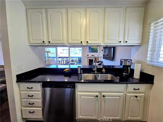 320 Hermosa Avenue 105, Hermosa Beach, California 90254