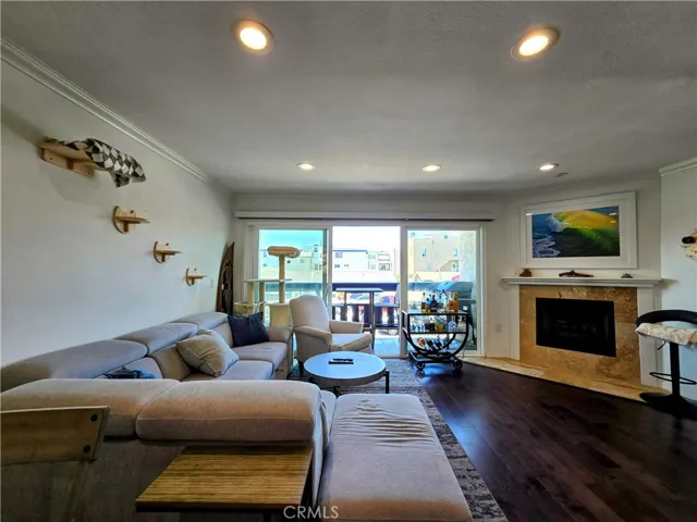 320 Hermosa Avenue 105, Hermosa Beach, California 90254
