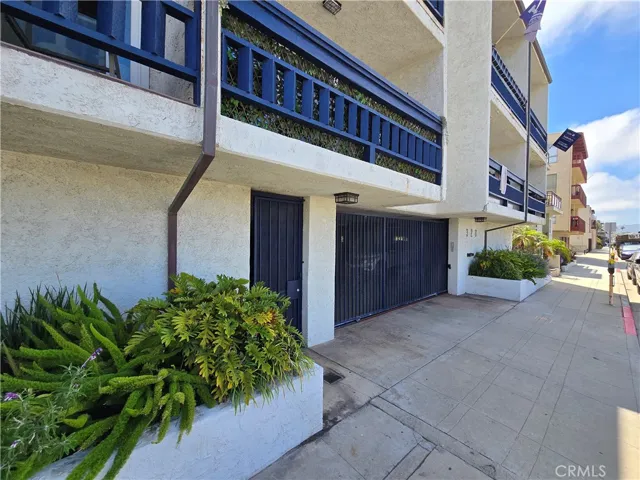 320 Hermosa Avenue 105, Hermosa Beach, California 90254