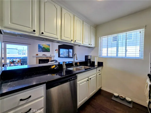 320 Hermosa Avenue 105, Hermosa Beach, California 90254