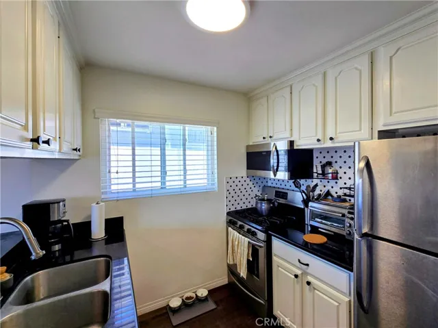 320 Hermosa Avenue 105, Hermosa Beach, California 90254