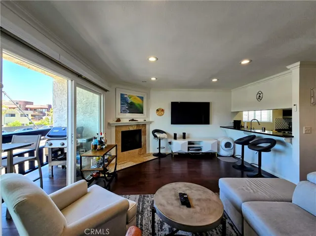 320 Hermosa Avenue 105, Hermosa Beach, California 90254