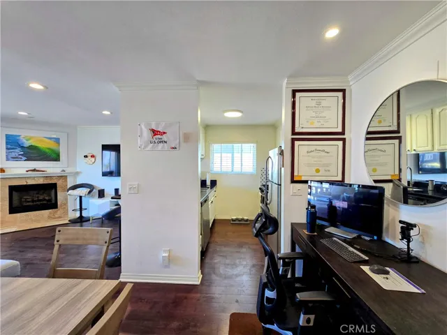 320 Hermosa Avenue 105, Hermosa Beach, California 90254
